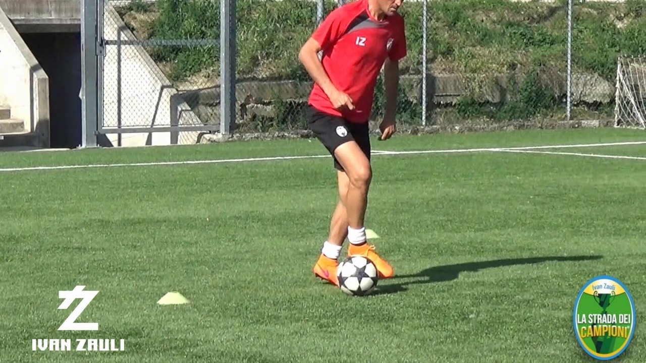 FEINTS AND DRIBBLINGS: Dribbling with techniques with combined movements: step over roll with inside drag (Neymar), ball control, veronica dribbling on the back (Zidane)